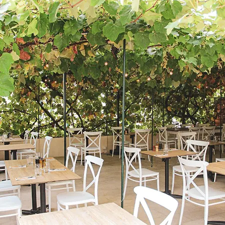 Hotel-restaurant Isidore Ouest Szálloda 3*