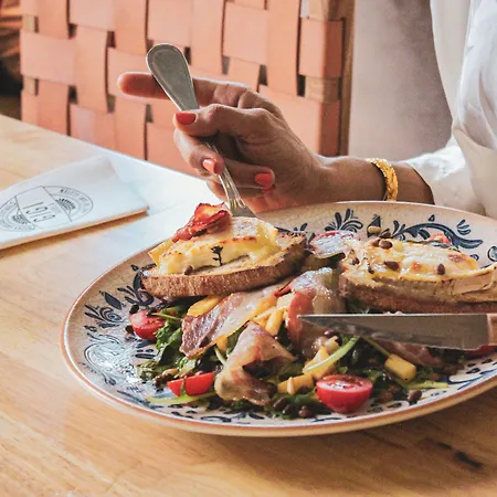 Hotel-restaurant Isidore Ouest 酒店 3*